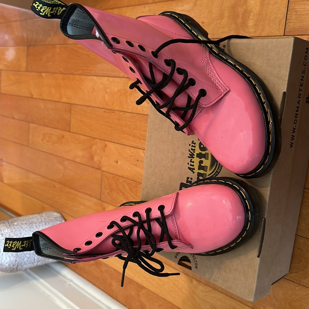 Pink doc martens, barely worn - Picture 4 of 4
